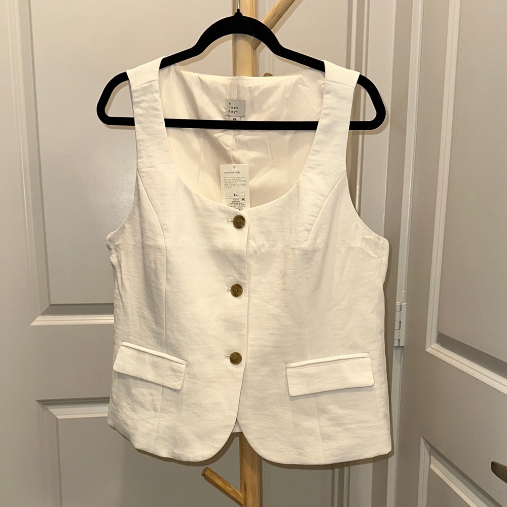 a new day White Button-Front Linen Blend Vest